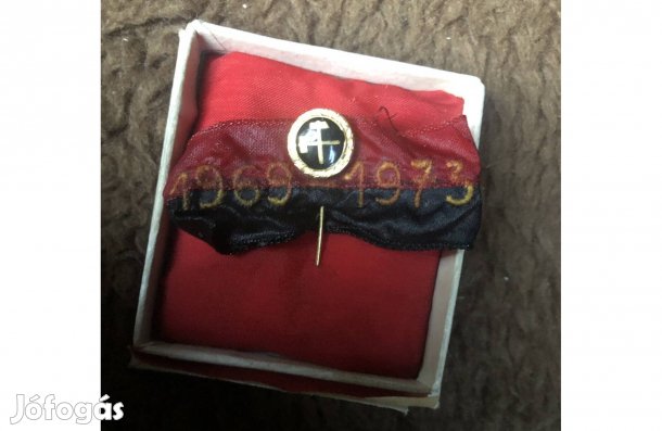 Régi kitüntetés ,jelvény tok nélkül 1000 Ft