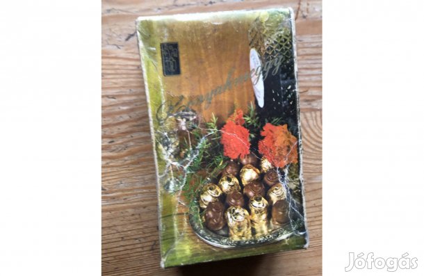 Régi konyakmegggy doboz 850 Ft