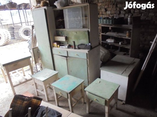 Régi konyhabútor - Kredenc,hokedli,asztal,láda