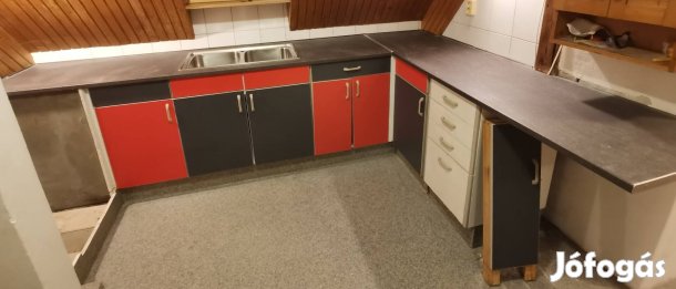 Régi konyhabútor újabb munkalappal