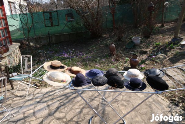 Régi korabeli kalapok darabonként