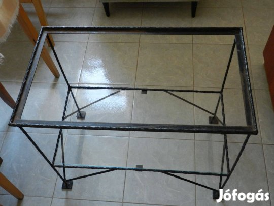 Régi kovácsoltvas asztal