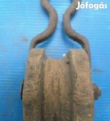 Régi kovácsoltvas emelő csiga