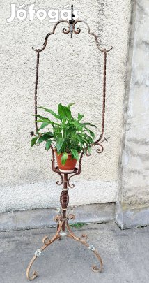 Régi kovácsoltvas tartó
