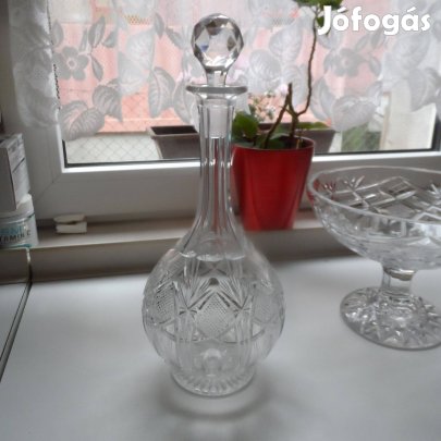 Régi kristály üveg dugós italos üveg és kristály talpas tál
