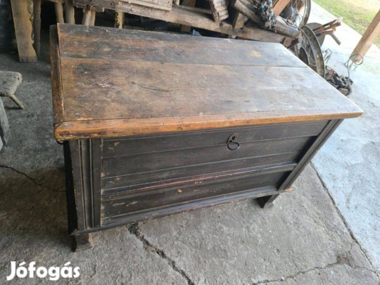 Régi kulcsos tároló láda