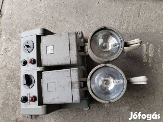 Régi lámpák 2 db "Vasúti" töltőegységével ritka db-ok