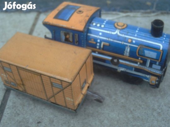 Régi lemez mozdony és vagon egyben