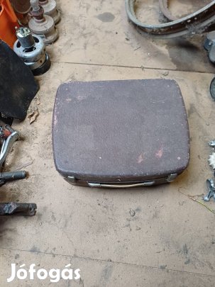 Régi lemezjátszó doboza.