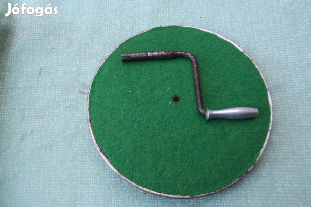 Régi lemezjátszó-tányér-kurblival