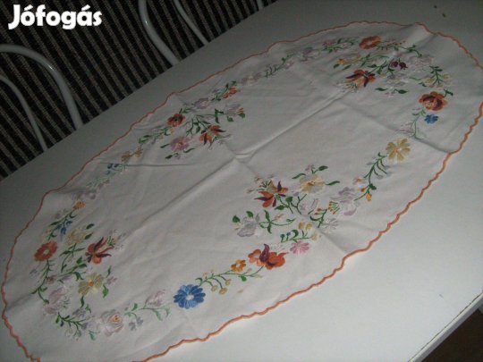Régi lenvászon gazdagon hímzett ovális asztali futó terítő hibátlan