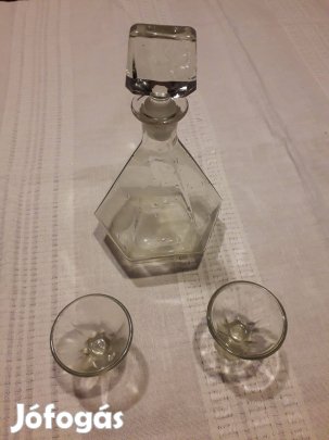 Régi likőrösüveg, üvegdugós - két pohárral