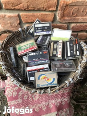 Régi magnókazetta gyűjtemény 10 darabonként 3500 Ft 