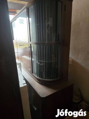 Régi masszív szobabútor