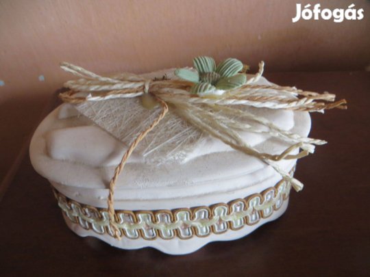 Régi mázatlan kerámia ékszerdoboz tároló