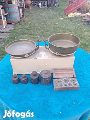 Régi mérleg, súlyokkal 13000 forintért eladó