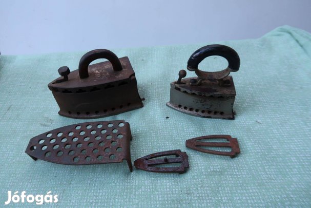 Régi mini szenesvasalók-gyerekjáték -tartóval egyben