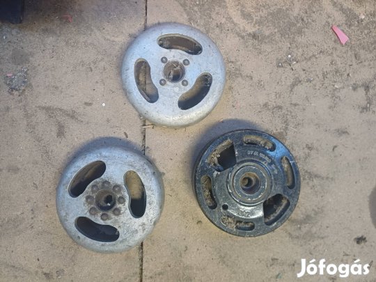 Régi motor lendkerék.