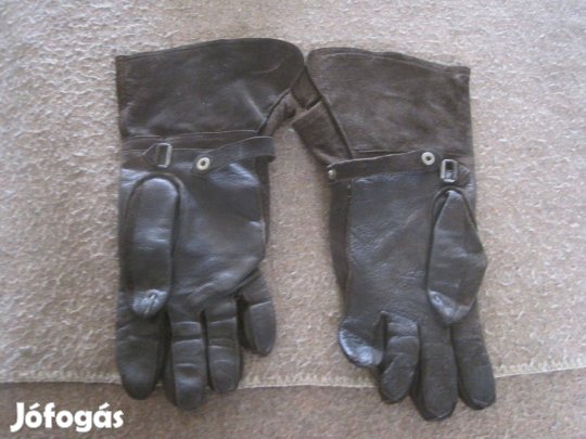 Régi motoros bőrkesztyű veterán motorkerékpárhoz