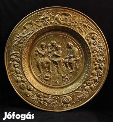 Régi nagy réz falitál mulató alakok