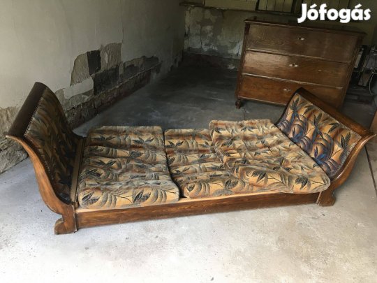 Régi nagyméretű szófa