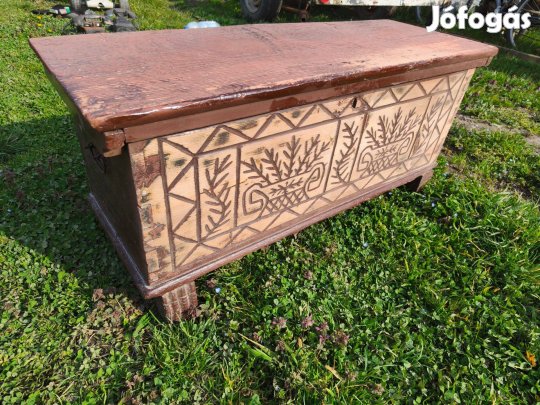 Régi népi fenyő láda
