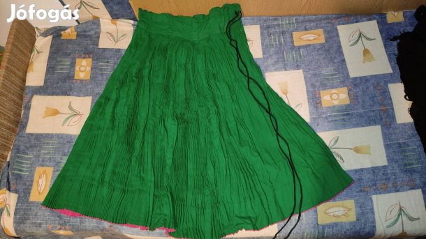 Régi népviselethez tartozó szoknya