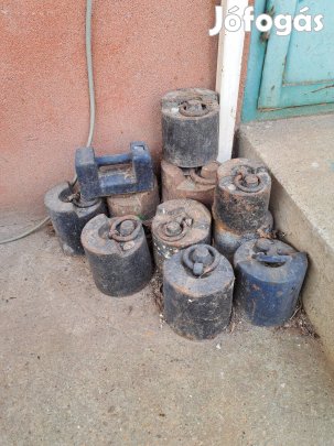 Régi öntöttvas mérlegsúlyok eladók (több darab)