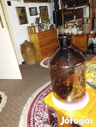 Régi patikai üvegballon. Barna.