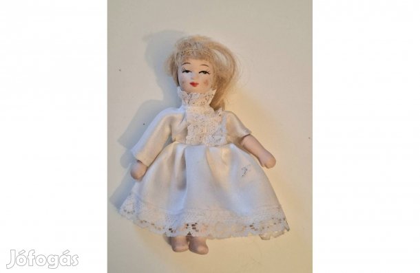 Régi porcelán fejű kis baba