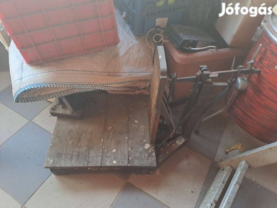 Régi postai kicsi mérleg