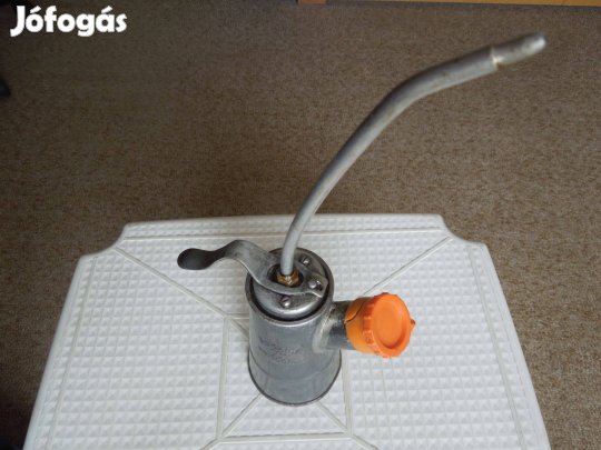 Régi pumpás ólajzó