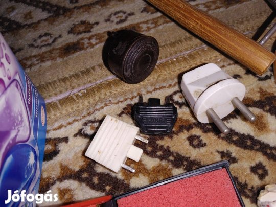 Régi rádió táp és antenna csatlakozók