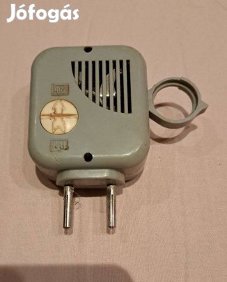 Régi rédió aku töltő. Mérete: 7x5 cm