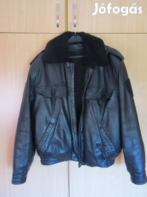 Régi rendőrségi bőrkabát rendszerből kivont