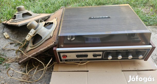 Régi retró Lemezjátszó eredeti állapotában