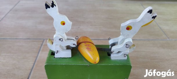 Régi retró fa répát fűrészelő zenélő tekerős nyuszik nyulak!