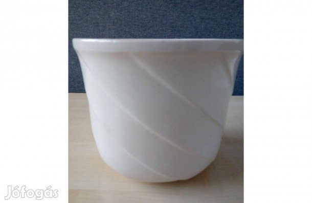 Régi-retró fehér porcelán jelzett kaspó. 13 x 15,5 cm