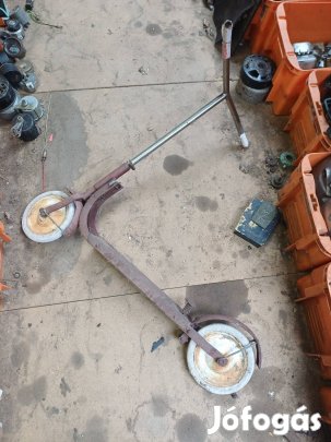 Régi-retró roller.