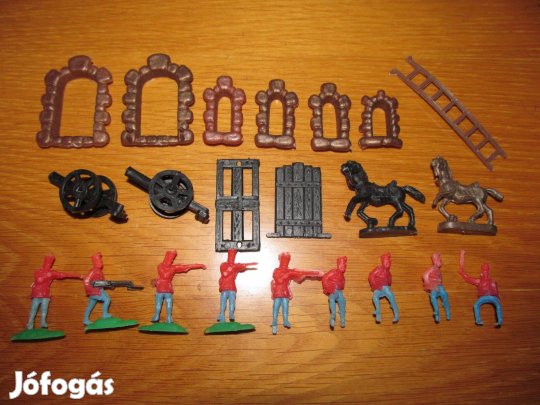 Régi retró trafikárú: Komáromi erőd katonái, ágyúi, vár alkatrészei