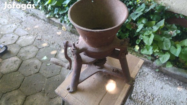 Régi ritka öntöttvas festékdaráló