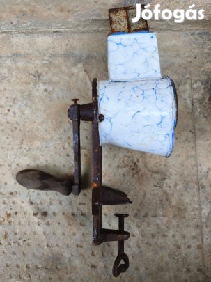 Régi ritka zománcozott dió daráló