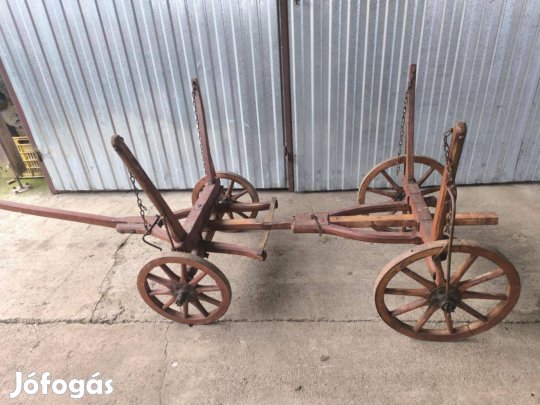 Régi rönkhúzó kis szekér