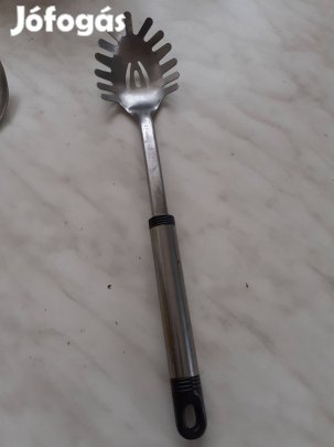 Régi rozsdamentes fogazott konyhai kiszedő kanál 30cm