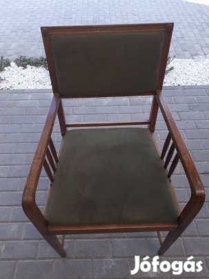 Régi stílusú kézzel készített vadász szék fa karfás szék