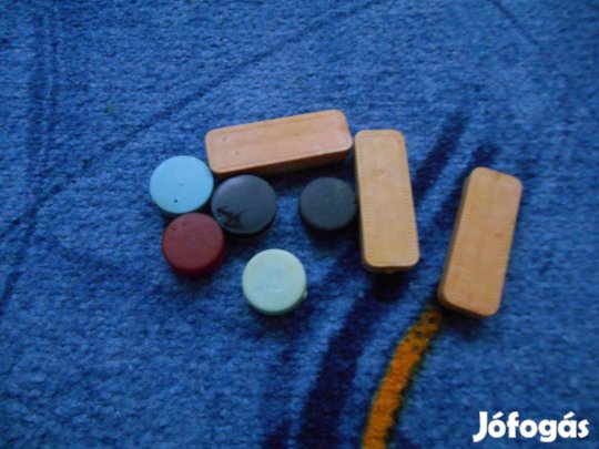 Régi szalag és patronytöltény dobozok