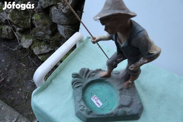 Régi századfordulós gipsz horgászó fiucska 50 cm-es