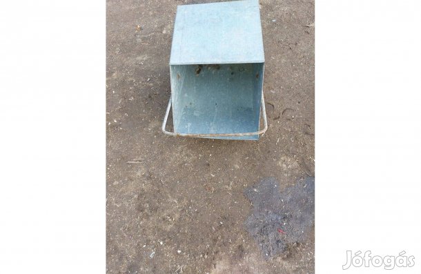 Régi széntartó, gurulos