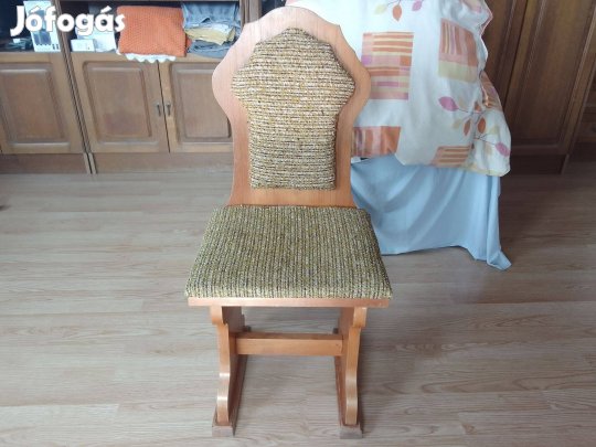 Régi szép és jó állapotú faragott kárpitozott nehéz keményfa szék