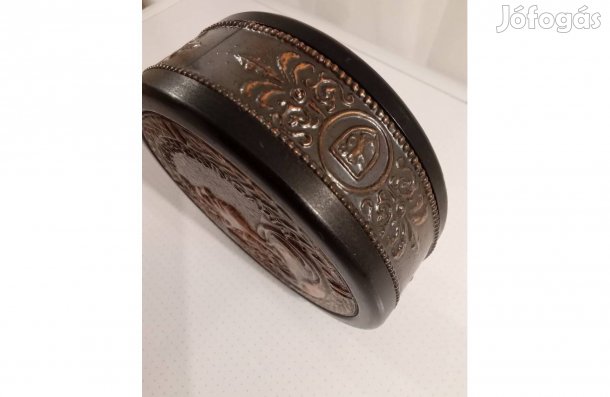 Régi szép iparművész fém ékszeres doboz Mátyás király arcképével eladó